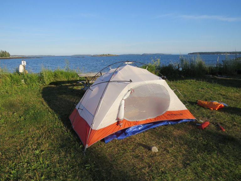 Tenting at Lobster Buoy privat campground, ME