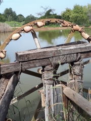 The water wheel with clay jugs