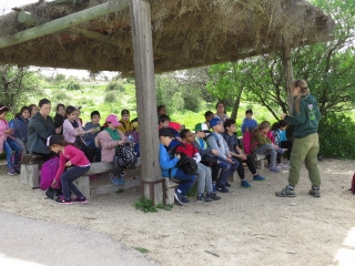 Soldier girl mentoring a school group visiting Neto Kedumim